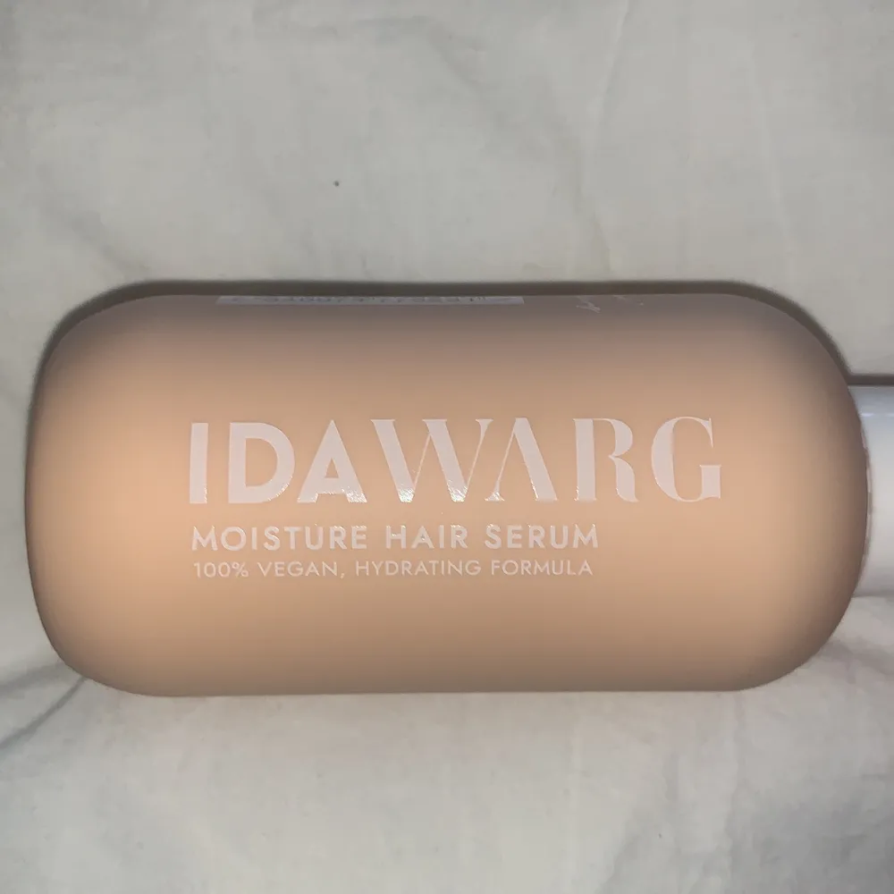 moisture hair serum från ida Warg, oanvänd superfin! 🦋 50kr + frakt, pris kan diskuteras . Övrigt.