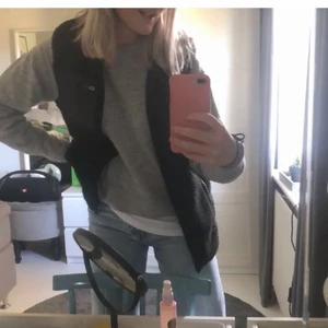 Väst (teddyväst) - Då många är intresserade så kommer ja så småningom om starta en budgivning, skriv om du är intresserad Skriv för mer info