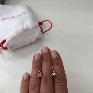 Örhängen  - Så fina örhängen som aldrig är använda! ÄKTA! 