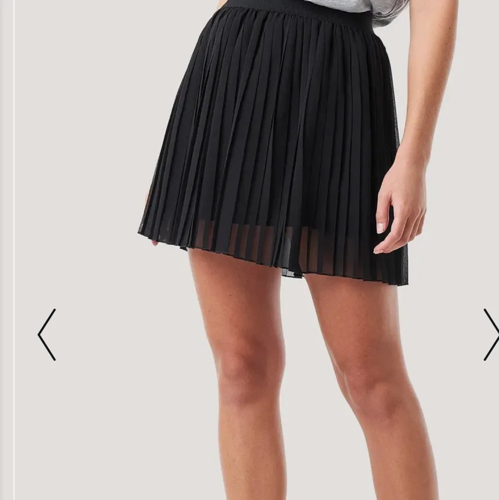 Säljer en svart kjol från NAKD för att den inte kommer till användning. Säljer för 150kr.   Nypris 249. Kjolar.