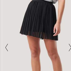 Säljer en svart kjol från NAKD för att den inte kommer till användning. Säljer för 150kr.   Nypris 249