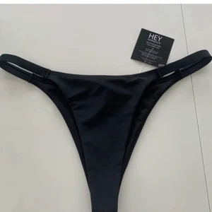 Bikini underdel  - Svart Bikini underdel,oanvänd str L sitter som M
