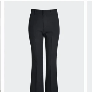 Helt oandvända kostymbyxor  - Säljer dessa kostymbyxor från bikbok i ett jätte bra skick