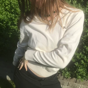 J.Lindeberg Tröja  - Somrig J.Lindeberg Tröja, köpt från J.Lindeberg💐 Är som ny💫 Skriv om ni har några frågor! 