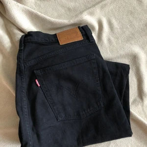 LEVIS RIBCAGE - Bra skick men lite för korta för mig!