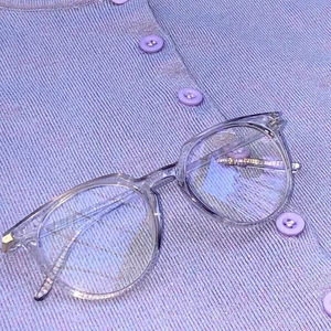 Glasögon - Säljer dessa trendiga glajjorna som är perfekt till bilder osv!! Inte äkta glas 💕 aldrig använda!! 