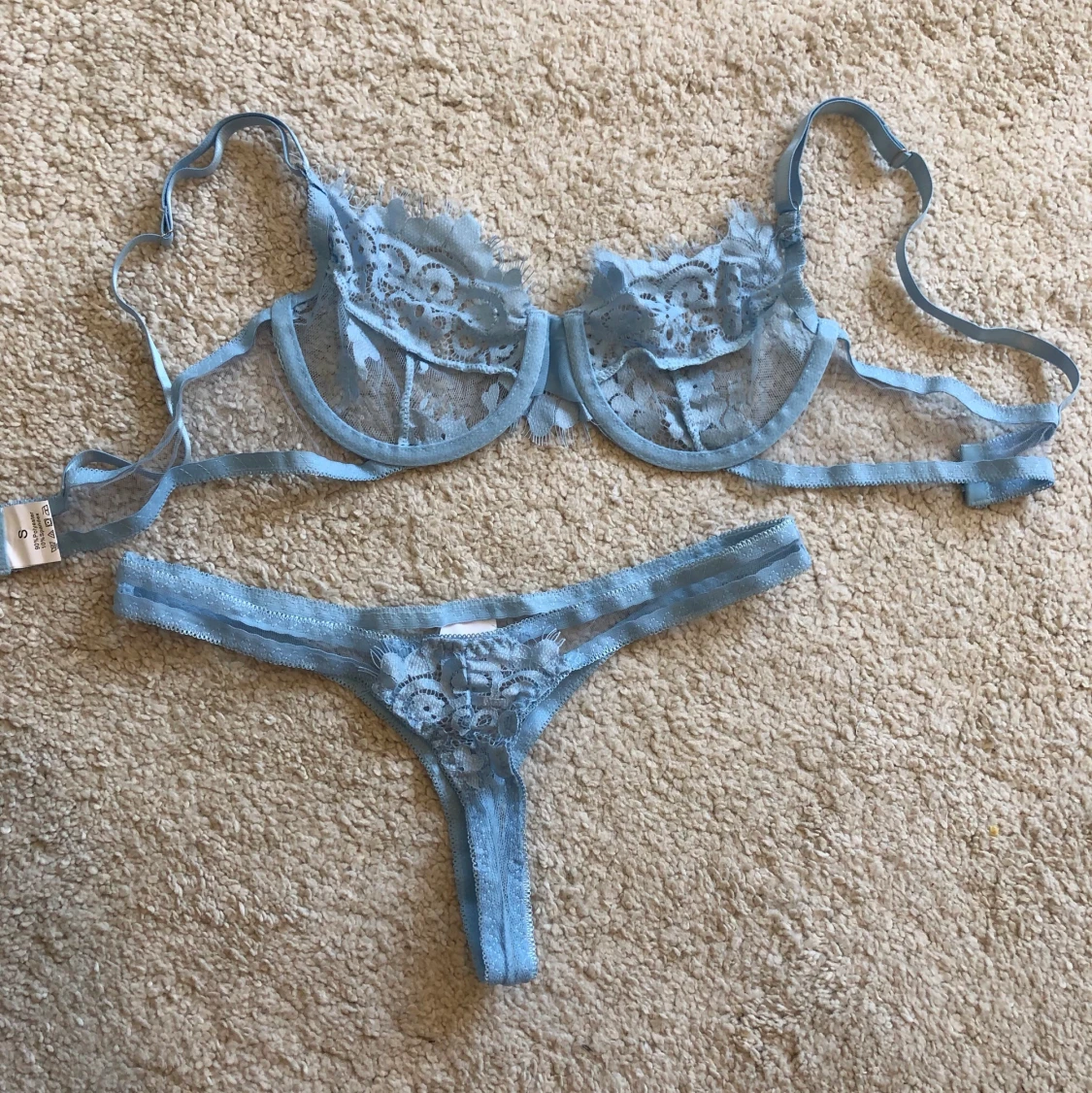 Oavnänt Shein underklädesset 