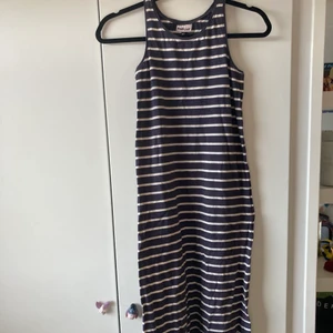 Lång sommarklänning - Snygg och bekväm klänning i T-shirt material