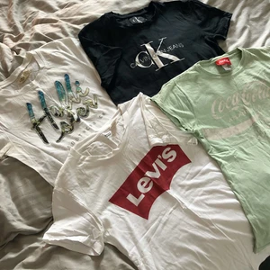 Märkes T-shirts  - Säljer dessa mycket sparsamt använda t-shirts, alla 100% äkta! Levi’s strl Xs resten strl S. 50kr st eller alla för 150kr, köparen står som vanligt för ev frakt💗