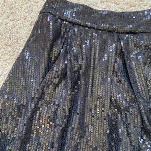 Glittrig kjol - Super cool kjol med glitter paljetter🤩🙌🏼😃kommer ifrån Shein!