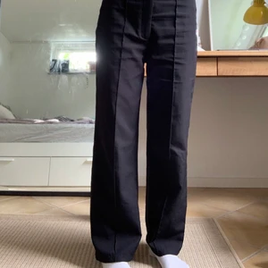 Kostymbyxor  - Svarta kostym byxor från missguided! Köparen står för frakten💞