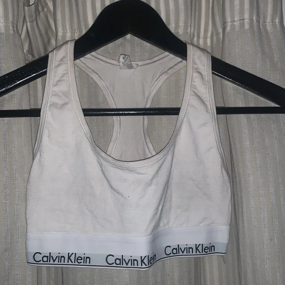 Calvin Klein topp. Toppar.