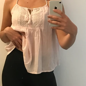 Fin sommar linne - Super skön rosa sommar linne. Storlek 160 men passar även jag som är 169 cm lång. Köparen står för frakt.