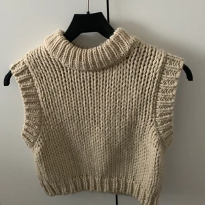 Stickad väst - Stickad väst från nakd, använd någon gång