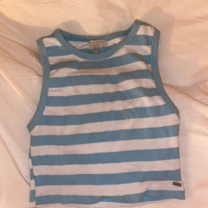 Superfin randig topp - Toppen är i storlek M men skulle säga att den passar S också!!