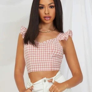 Helt ny topp - Skriv för mer info! Storlek XL passar M