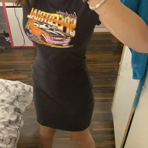 Klänning  - Säljer en jätte fin klänning från H&M i storlek S. Säljer pga använder den inte o har används typ 1 gång.🥰