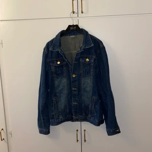 Jeansjacka size S - Jeansjacka i storlek S