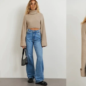 Stickad tröja - Säljer denna snygga tröja🌸 endast testad och köptes för 350kr🌸 Matrialet är jätte mjukt och skönt och sticks inget, vill nu ha mer bilder på den är det bara att skriva🥰 Söker endast seriösa köpare 