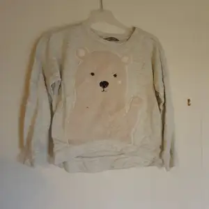 Mysig sweatshirt med isbjörn