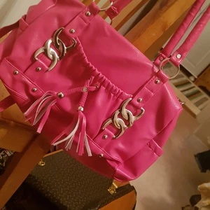 3st väska  - 3st fina väska. Bra skick snygg. 100kr /st plus frakt. 66kr spårbarhet frak.  Eller 250kr alla ock samfrakta. För alla  99kr Spårbar frak vida postnord. 