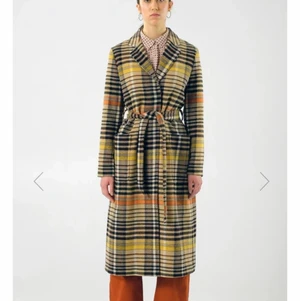 Kappa från Brixtol textiles - Kappa i nyskick. Finns inget att anmärka på, storlek S men passar en M/38. Nypris 3500kr