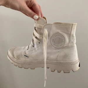 Palladium skor - Skor från Palladium. Inte använts flera på år. Vid intresse och köp kommer skorna och skosnörena tvättas såklart!