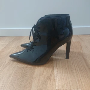 Zara patent leather ankle boots  - Brand:Zara, Heel hight:9.5cm, Height(excluding heel) :7cm, Never worn, Colour:Black, 