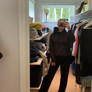 Hoodie - Säljer denna sköna hoodie från hm då den inte kommer till användning! Den är endast använd 1 gång. 80kr + frakt men pris kan alltid diskuteras! 