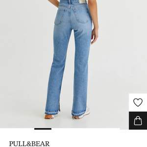 Skit snygga och sköna jeans från PULL&BEAR! Säljer då dom är för stora för mig, köpta för 399kr säljer för 250kr💕 skriv för fler bilder eller frågor