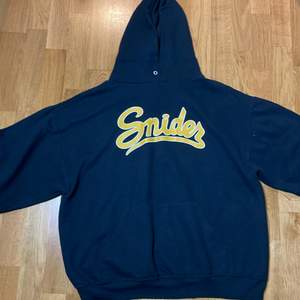 Vintage snider hoodie. Tröjan är i perfekt vintage skick 🤩. Kolla gärna min profil för fler annonser 🙌🏻