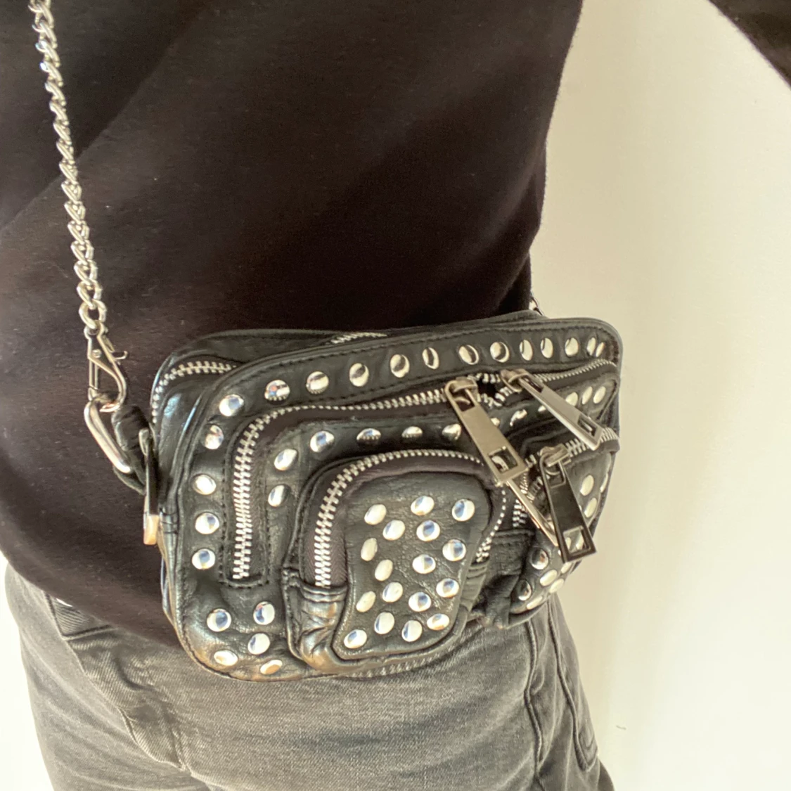 Säljer min väska med nitar! - 90