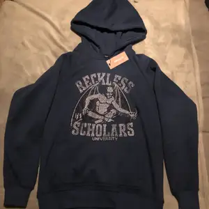 Helt ny hoodie från Reckless scholars i storlek L