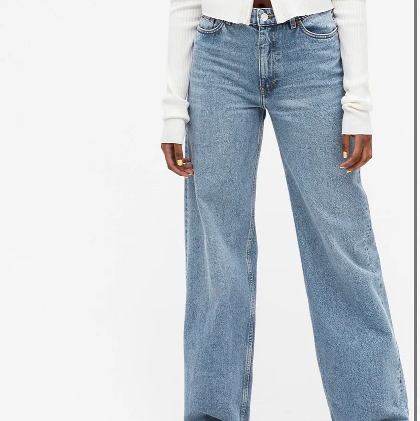 Säljer nu mina snygga jeans från monki i storlek 29. Endast använda ett fåtal gånger så i nyskick. Köparen betalar för frakt. Inte mina bilder men kom provat för mer bilder. Jeans & Byxor.