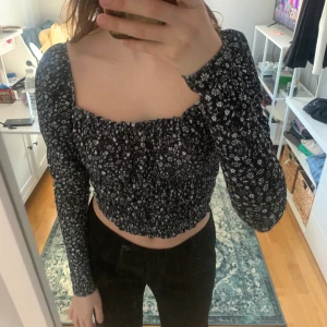 Topshop topp - Så fin topp från topshop som tyvärr inte kommer till användning speciellt ofta🌼 