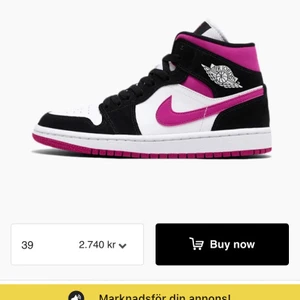 Nike jordan - Nike air Jordan i mycket fint skick, säljes då de är dör små för mig, därav nyskick. Köpare står för frakt. Nypris 2700. Äkta!!