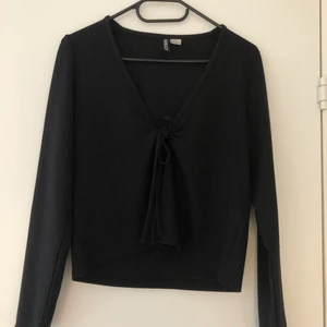 Tröja med knyt - Tröja med knyt i strl M