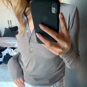 Zara  - Söt topp som enbart är använd några gånger och är i storlek S  Hör av er om ni har några frågor eller vill ha fler bilder💞