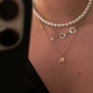 Handcuffs halsband  - Säljer detta så coola och trendiga handcuff halsband!! Aldrig använt så väldigt bra skick. Pris kan diskuteras men köparen står för frakten💕