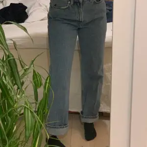 Straight leg jeans från weekday 