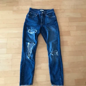 Gina tricot  - Säljer dessa jeans då jag aldrig använt dom och dom passar mig inte längre 😅 bra sick och fina❤️
