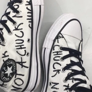 Converse  - Converse i storlek 37.5 men passar mig som har 38 super bra!