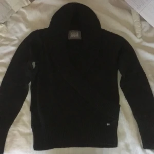 ESPRIT tröja - Stickad grå ESPRIT Tröja f kyliga sommarkvällar, Strl :L men mera M. 