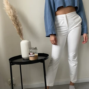 Vit kavaj byxor - Högmidjade sköna kavaj byxor i vit färg 