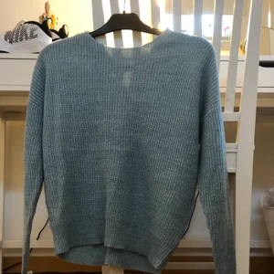 Stickat  - Stickad jättefin tröja från Veronica. Använd 1 gång. Passar perfekt på mig som är 167 lång. 