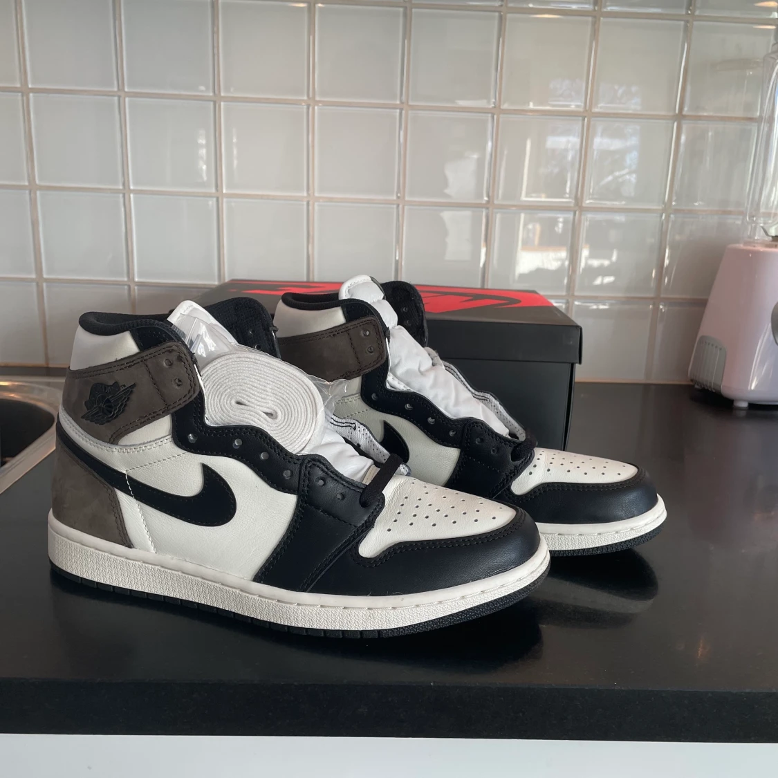 Jordan 1 mocha