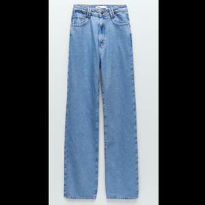 Helt nya och oanvända jeans från zara i storlek 42 prislapp kvar. Köptes för 399kr säljer för 150kr