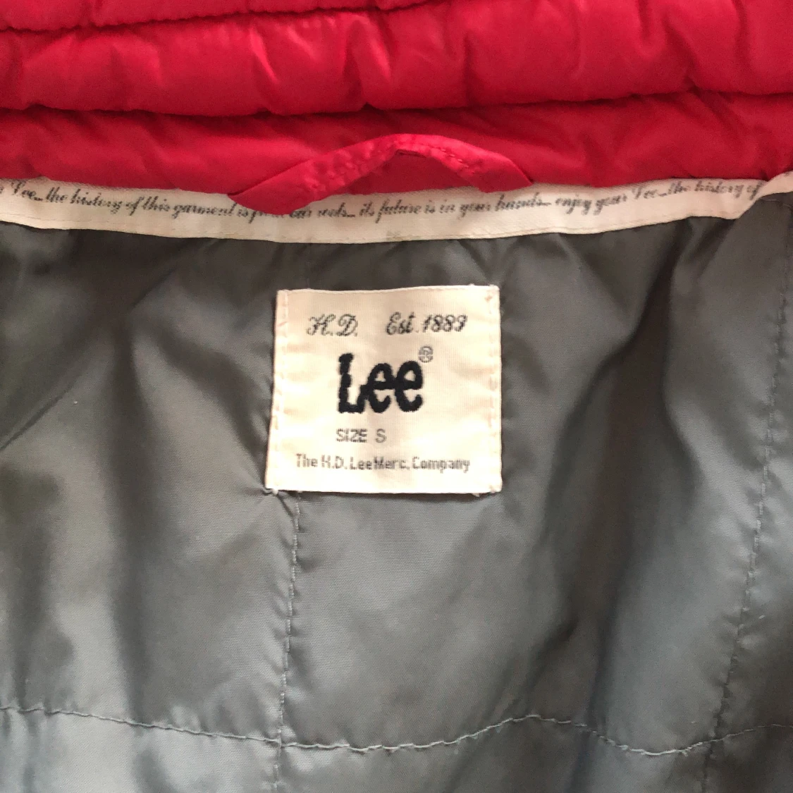 Röd Lee jacka strl s - 91