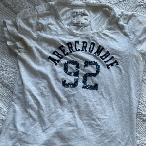 Vit t-shirt - Abercrombie t-shirt Storlek S