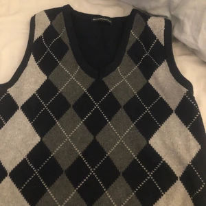 Knitted vest!💕 - Köpte en vest från brandy Melville 2021, den kostade ungefär 370 kr. Slutsåld och borta från hemsidan. Säljer för 150 kr! Skriv om ni vill ha mer bilder❤️
